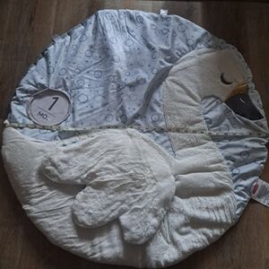 SKIP*HOP Little Swan Playmate Milestone Cards Plush Portable Play Space Ages 0+